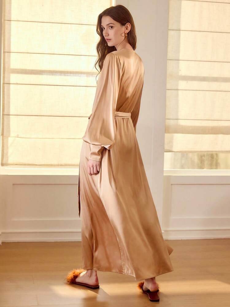 ROBE LONGO ELEGANTE COM BORDADO BRILHANTE