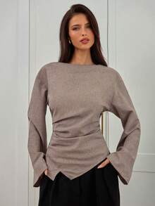 Aloruh 女士秋冬新款时尚通勤腰部褶皱不对称下摆长喇叭袖V领套头衫 - 卡其色 - 查看 1