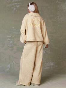 Athîral 2025 冬季新款保暖内衬裤 - Off Piste 标语泰迪熊抓绒慢跑裤，蓬松裤，阔腿运动裤，保暖舒适的运动休闲裤，宽松女裤，适合女性健身、滑雪和圣诞假期冬季穿着。 - 米色 - 查看 3