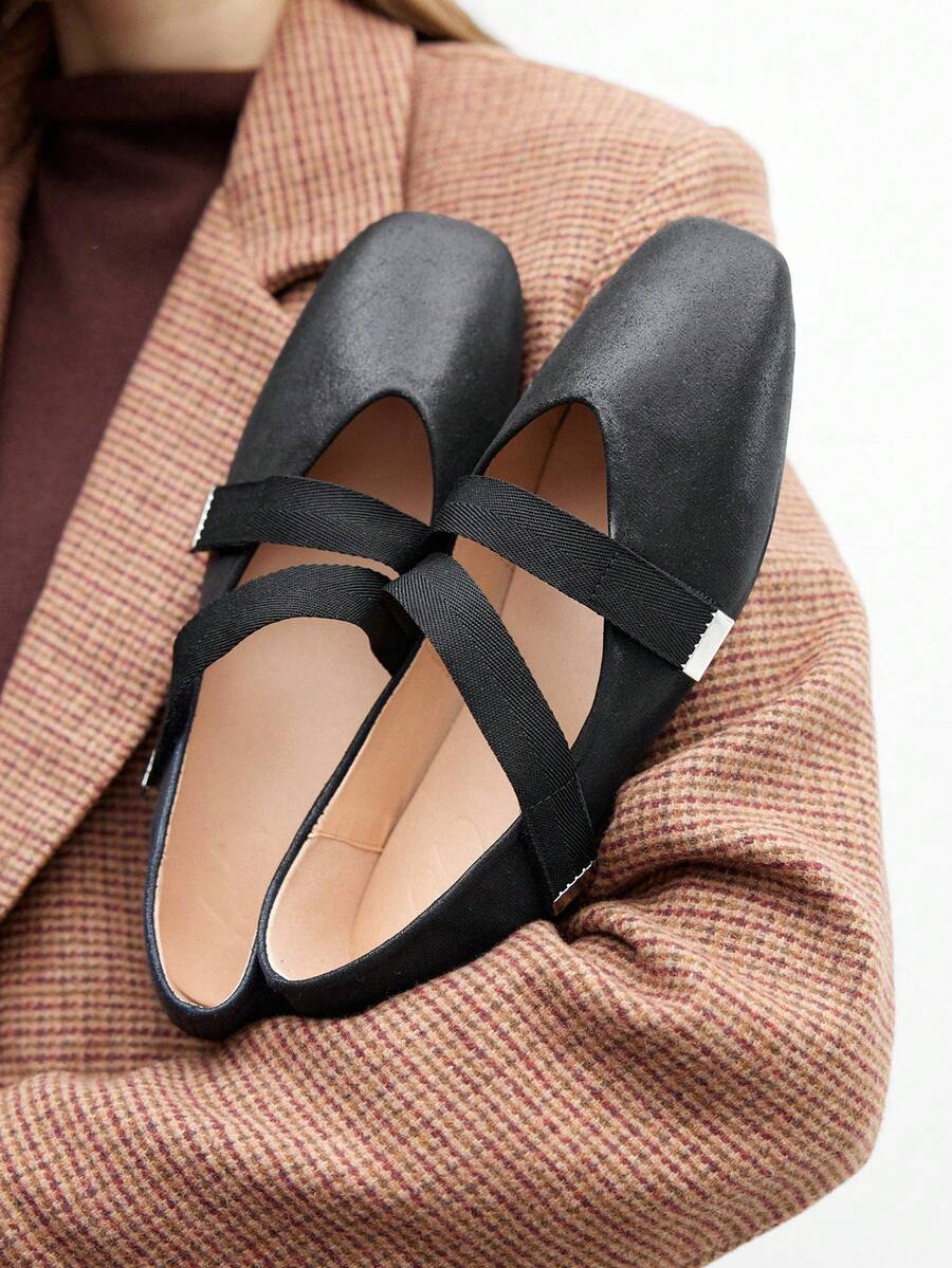 CUCCOO BIZCHIC CUCCOO 女式方头黑色亮片平底玛丽珍鞋，朋克风格秋季一脚蹬平底鞋 - 黑色 - 查看 1