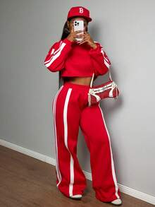 Slaydiva Nouvelle tenue automne/hiver pour femme, tenue de rentrée scolaire, costume d'Halloween, style business casual, tenue de tous les jours, streetwear à la mode, style académique vintage, chic sportif, sweat-shirt à manches longues et col V épaules tombantes avec bande blanche latérale, pantalon court et pantalon large, ensemble sweat-shirt en polaire rouge - 2 pièces