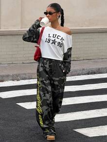 Muchica 女士迷彩拼接宽松露肩T恤，适合外出、街头、朋克风和Y2K风格。 - 白色 - 查看 6