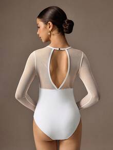 SHEIN Bộ tập múa ba lê màu trắng thanh lịch dành cho bé gái tuổi teen, bao gồm một bộ áo liền quần dài tay và một chiếc váy liền thân. Được làm từ vải mềm mại, co giãn cao, bộ trang phục mang đến sự thoải mái, vừa vặn, tôn dáng, chuyển động theo từng bước nhảy. Hoàn hảo cho việc tập múa ba lê, Pilates hoặc tập gym, bộ trang phục hai món này vừa mang đến phong cách vừa giúp bé tự do vận động trong nhiều hoạt động khác nhau suốt bốn mùa. - trắng - Xem 3