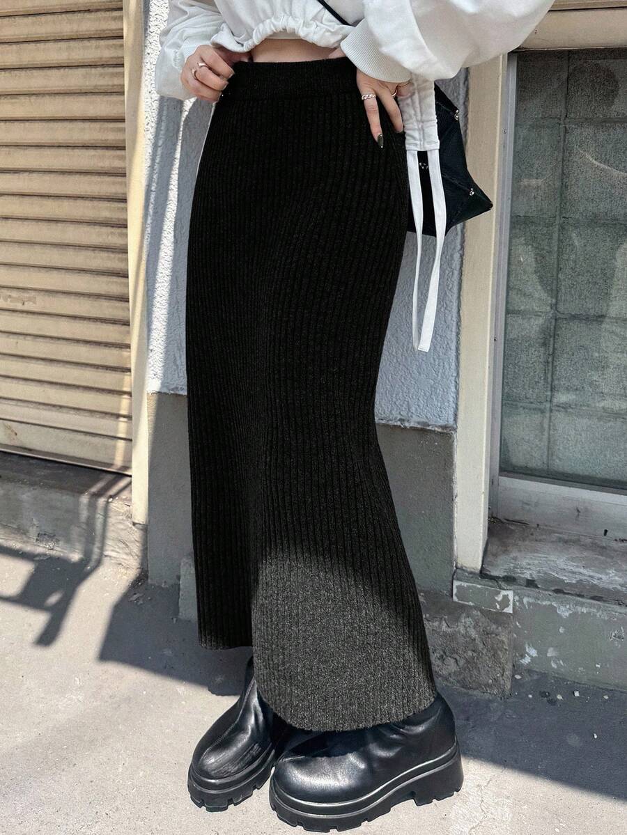 FRIFUL 女士纯色深灰色罗纹针织弹力腰直筒半身裙，显瘦，适合度假、秋季和冬季穿着。 - 黑色 - 查看 1