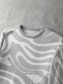 Manfinity EMRG Áo len nam dài tay cổ tròn dáng rộng, phong cách thường ngày, thích hợp mặc mùa thu/đông, áo len nam tay dài in họa tiết, áo len in hình phóng đại. - Màu Xám nhạt - Xem 3