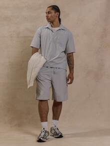 Musero Camisa polo de manga corta con rayas de ajuste cuadrado, estilo callejero de verano, vacaciones, casual y elegante - Caqui - View 5