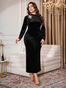 Modelyn Elegant Velvet Applique Decor Long Sleeve Fitted Regular Plus Size Dress, Spring/Autumn - Black - View 5