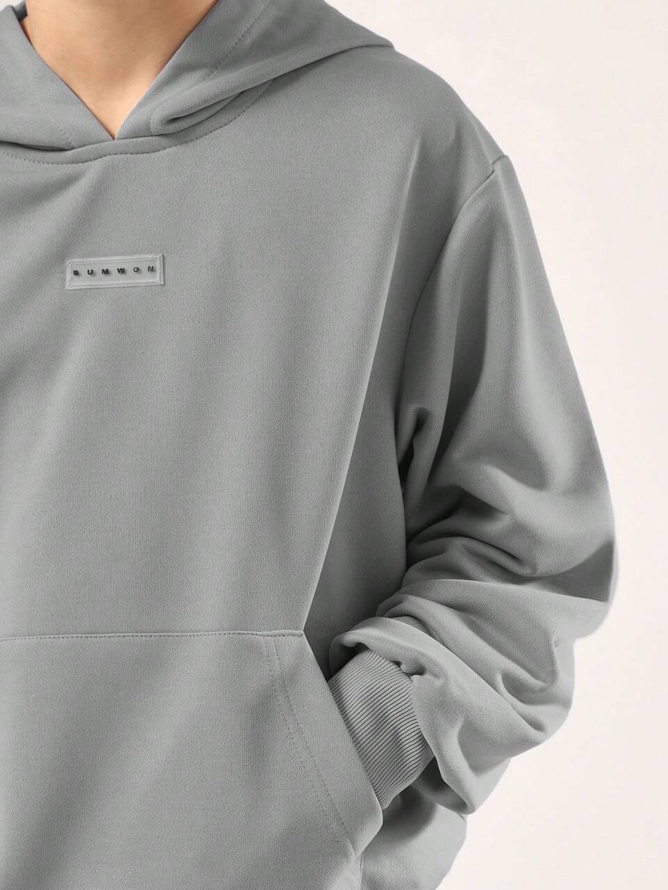 Conjunto de sudadera con capucha y pantalones deportivos