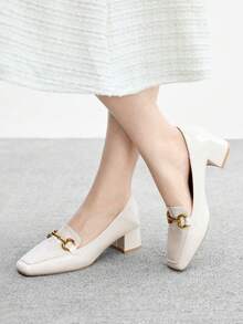 CUCCOO BIZCHIC Pantofi plati clasici negri din piele lăcuită cu bareta în T pentru femei