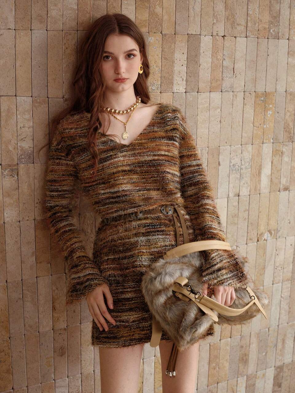 SPACE DYE V-NECK FLARE SLEEVE FLUFFY KNIT TOP