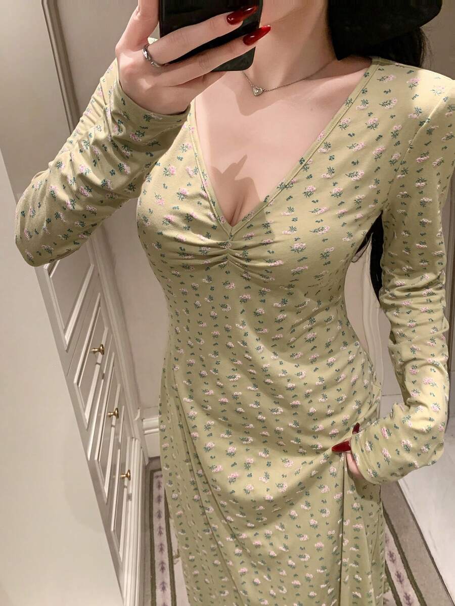 DAZY 女款碎花修身V領抓皺設計長袖睡袍睡衣 - 薄荷綠 - 查看 1