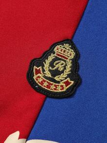 Manfinity Homme Áo nỉ nam kiểu chui đầu, phong cách thường ngày lịch lãm với họa tiết phối màu đỏ và xanh dương, đa năng cho trang phục hàng ngày. Áo nỉ in hình phong cách đường phố lấy cảm hứng từ Twilight Friends và Nightmare Before Christmas, tay dài, có lớp lót giữ nhiệt. - Nhiều màu - Xem 6