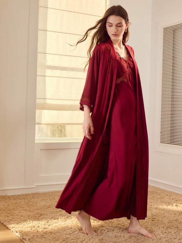 MOTF PREMIUM BATA CON CINTURÓN Y ENCAJE DE CONTRASTE