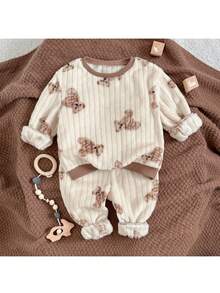 Loomiva 2件套男婴卡通熊图案抓绒圆领长袖卫衣和松紧腰裤套装 - 彩色 - 查看 6