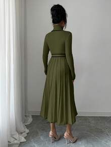 SHEIN Elenzya 女士优雅修身高领撞色滚边罗纹纹理荷叶边下摆毛衣连衣裙，秋冬款 - 軍綠色 - 查看 2