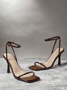 SHUZIA Eleganckie sandały damskie z lakierowanego poliuretanu z paskiem na kostce i szpilką