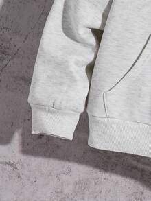 SHEIN 两件套儿童/青少年男童休闲日常舒适字母印花拼接撞色连帽卫衣和宽松运动裤套装，适合上学、花园、海滩、生日、春季、夏季、秋季、冬季穿着。 - 黑與白 - 查看 5