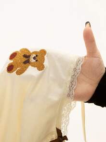 ROMWE Kawaii 两件套女士可爱小熊刺绣蕾丝上衣和小熊印花喇叭裤套装 - 杏色 - 查看 9