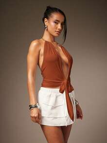 Hauture Top z wiązaniem z przodu i głębokim dekoltem typu halter z naszyjnikiem w kształcie pierścienia - Rdzawy brązowy - Zobacz 2