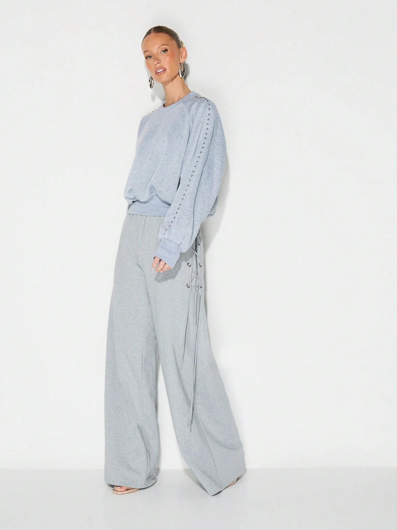 KIZN 오버사이즈 스터드 크루넥 스웨트셔츠