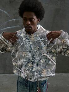 Manfinity Roghcode 男式宽松短款迷彩和干叶印花保暖内衬连帽运动衫，适合秋冬穿着 - 彩色 - 查看 6