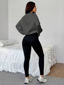 SHEIN Leap Crew 两件套少女休闲宽松加厚柔软长袖卫衣+紧身打底裤套装，深灰色和黑色，带迷你Logo，适合秋冬季穿搭、外出，舒适百搭，秋冬季叠穿单品，时尚少女风，休闲装，少女印花服装，秋冬服装，秋冬新款 - 彩色 - 查看 2