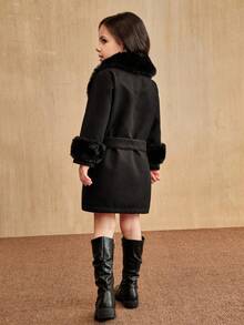 SHEIN 女童仿毛皮领大衣，优雅可爱，厚实保暖，适合小女孩冬季穿着。款式包括：女童冬季外套、黑色女童外套、仿毛皮女童外套、系带女童外套、连衣裙外套、幼儿女童秋季冬季外套。 - 黑色 - 查看 2