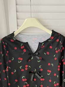 SHEIN 少女樱桃图案V领长袖上衣和裤子睡衣套装 - 黑色 - 查看 4