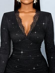 SOLERSUN فستان نسائي أنيق قصير بياقة V عميقة مزين بالدانتيل اللامع، مناسب لحفلات عيد الميلاد والعطلات والمواعدة، فستان ضيق للموسم الخريفي/الشتوي - الأسود - مشاهدة 5