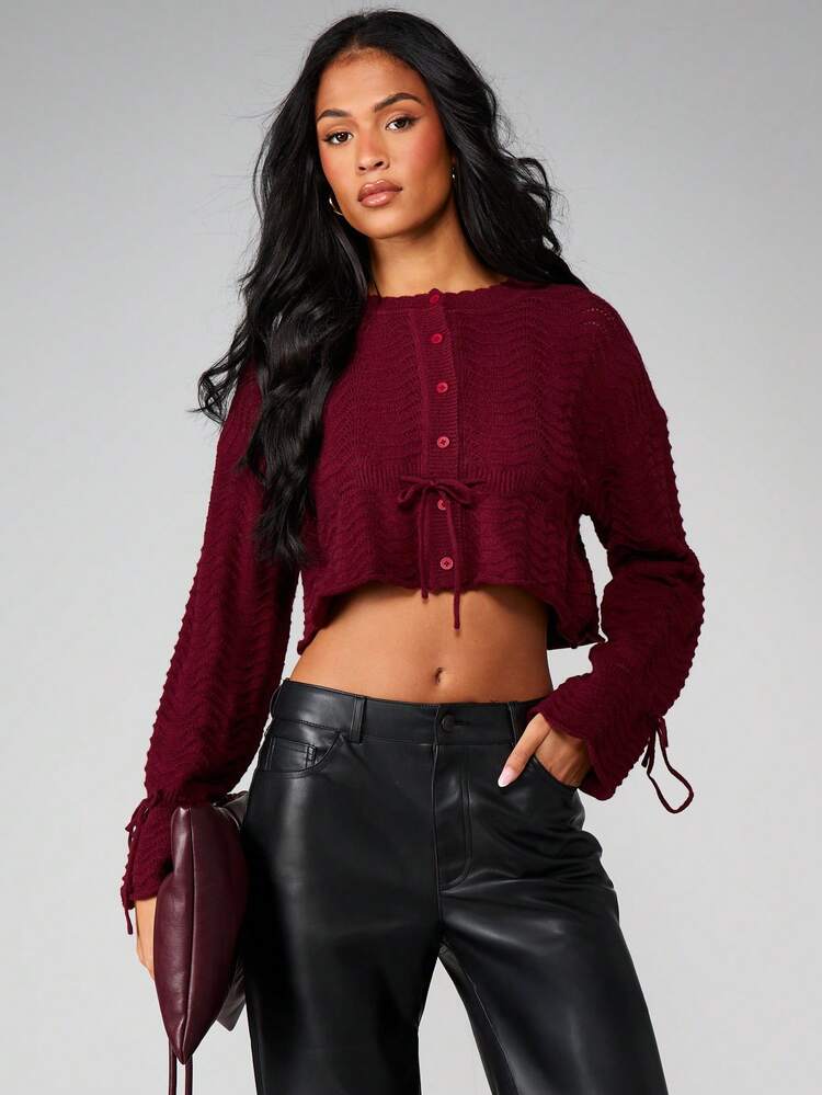MISSGUIDED Cardigan court tricoté en câble bordeaux avec boutons devant et détail de cordon coulissant. Pull d'hiver pour l'automne et Noël