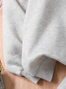 SHEIN Conjunto de sudadera con capucha y pantalón de chándal informal con gráfico en inglés para adolescentes, gris claro