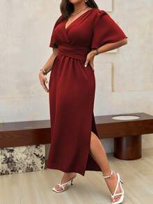 SHEIN Unity 加大码V领交叉裹身高开衩短袖连衣裙，圣诞节酒红色长款女装