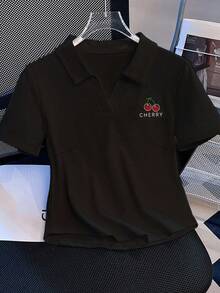 SHEIN 大码女式字母樱桃印花 Polo 领短袖 T 恤 - 黑色 - 查看 5