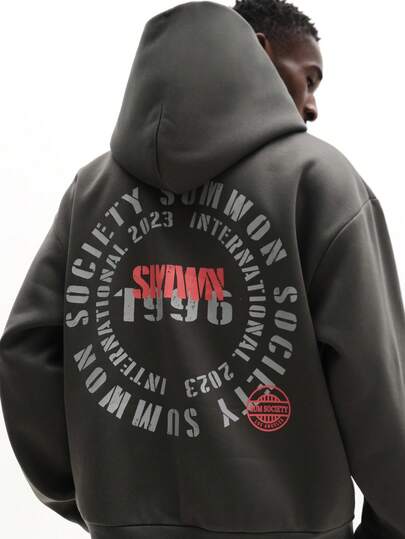 SUMWON Sudadera con capucha oversize regular con cordón y bolsillo central, diseño de impresión de texto circular, estilo urbano casual
