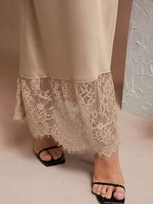 L'Amorae 纯色缎面蕾丝下摆细节低腰中长裙 - 杏色 - 查看 2