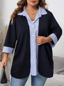 SHEIN CURVE+ Áo kiểu nữ cỡ lớn tay lửng in họa tiết sọc phối màu, dáng rộng, màu xanh navy, áo sơ mi sọc xanh navy, áo cardigan xanh navy, áo công sở nữ, áo kiểu học sinh, trang phục thu đông, đồ đi học, áo nữ giáo viên, phong cách đồng quê. - Nhiều màu - Xem 2