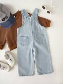 SHEIN Baby Girls Autumn Light Blue And Coffee Contrast Casual Style Sweatshirt And Overall Pants Set 2-Piece, Metal Snap Button Detail, Solid Color Element, Loose Straight Fit, Suitable For Outings, Home Leisure And Daily Wear - Light Wash - View 2