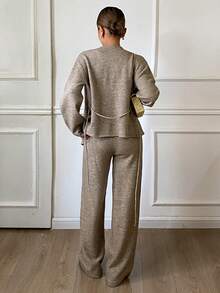 DAZY 女士休闲纯色V领开衫套装（含腰带和裤子）两件套，秋季款 - 卡其色 - 查看 2