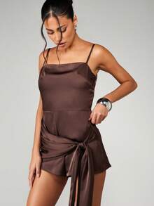 MISSGUIDED Bộ đồ liền thân bằng vải satin có dây buộc và thiết kế xếp nếp cho tiệc tối - màu nâu - Xem 3