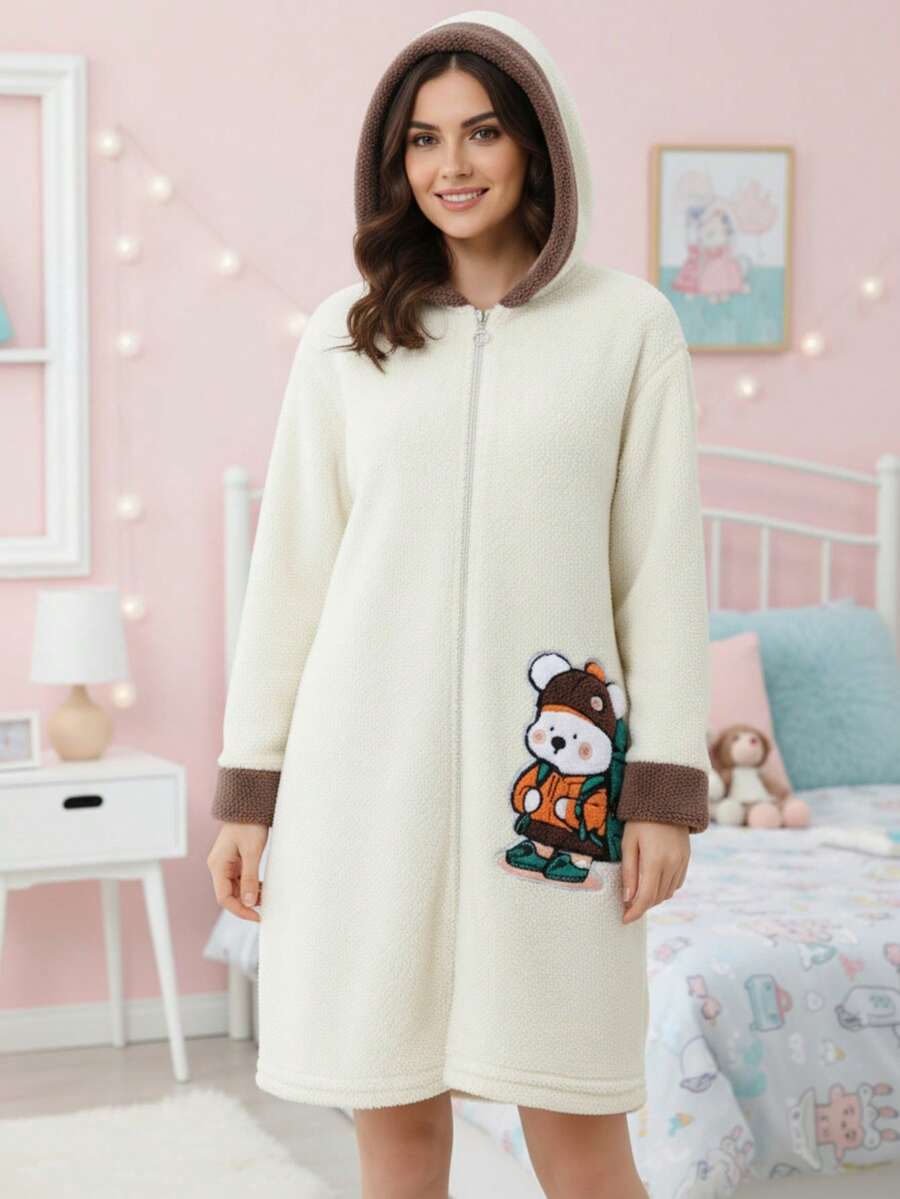 Bata Larga de Felpa Suave para Mujer con Capucha y Cierre Frontal – Diseño Tierno de Osito Bordado, Color Crema con Detalles Marrones, Ideal para Dormir, Invierno y Estar en Casa - Blanco - Ver 1