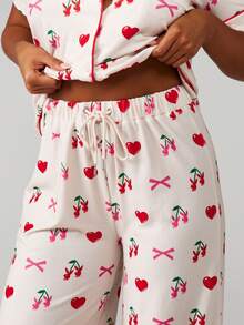 Missguided x Playboy 樱桃印花纽扣睡衣套装，饰有爱心和蝴蝶结，长袖家居服 - 彩色 - 查看 4