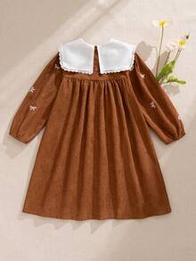 Souflis Souflis Vestido a juego familiar de otoño para niñas jóvenes, dulce vestido de pana con cuello azul marino, lazo bordado, volantes, mangas abullonadas, corte holgado, lindo y de moda para invierno - Marrón - Ver 2
