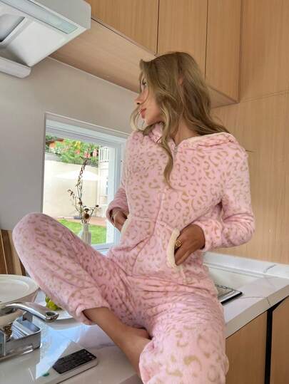 SHEIN ZzzCrew Conjunto de pijama de mujer con capucha, cremallera y manga larga, de punto de franela con estampado de leopardo, para otoño/invierno