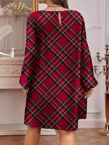 SHEIN LUNE Abito mini a maniche a lanterna con stampa a quadri natalizi, adatto per donne taglia comoda, per autunno/inverno. Abito a quadri da donna, abito a quadri rosso, abito con stampa a quadri, adatto per feste di Capodanno, abbigliamento invernale da donna, abito invernale da donna, abito di Capodanno, abiti di Capodanno da donna, Capodanno donna, abito da festa, abiti da festa per donna, abiti eleganti da donna, abito rosso da donna, quadri