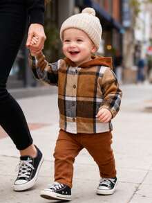 SHEIN Playful Pals 1pc Baby Boy Autumn/Winter Fashion Casual British Style Khaki & White Plaid Fleece Patchwork Contrast Color Hooded Long Sleeve Jumpsuit, Stylish & Versatile, Suitable For Infant Outdoor Wear, Thanksgiving And Other Traditional Events Baby Boy Jacket Baby Plaid Jacket Toddler Plaid Jacket Baby Fall Jacket Infants Coats Baby Boys Winter Jacket Toddler Boys Fall Winter Clothes Baby Boy Outfits Fall Baby Boys Fall Winter Clothes Baby Plaid Shirt Brown Baby Boy Shirt