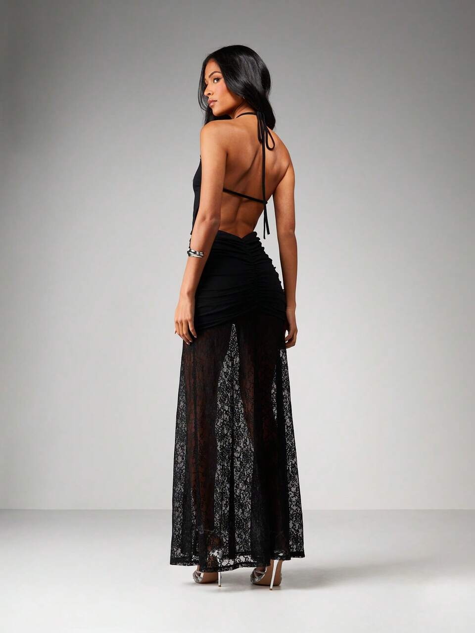 MISSGUIDED Halter Neck Ruched Bodycon Maxi Dress With Lace Hem Detail For Evening Occasions