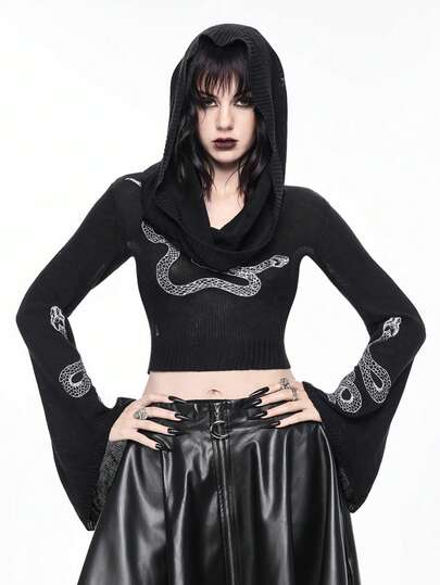 Goth Top tricoté à capuche avec manches évasées et broderie de serpent mystérieux gothique pour femmes