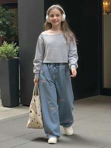 少女休闲针织卫衣，饰有蝴蝶结，搭配复古水洗牛仔裤，宽松舒适，适合秋季日常通勤、户外活动、聚会和拍照。 - 彩色 - 查看 3