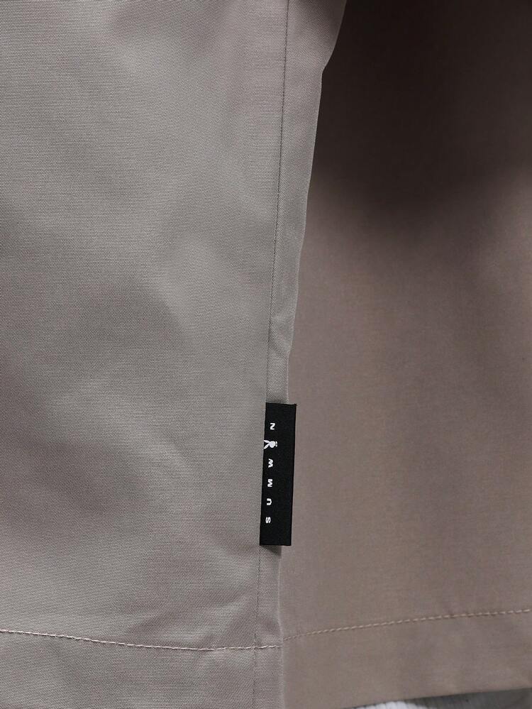 PLAYBOY X SUMWON Kurzes Button-Down-Hemd mit Aufdruck auf der Rückseite