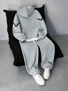 SHEIN 两件套青少年男童休闲日常撞色连帽卫衣和宽松运动裤套装，适合生日派对、晚宴、演出、婚礼、洗礼、开幕式等场合，日常穿着舒适，适合上学、旅行和运动，秋冬季款式，舒适百搭。 - 彩色 - 查看 2